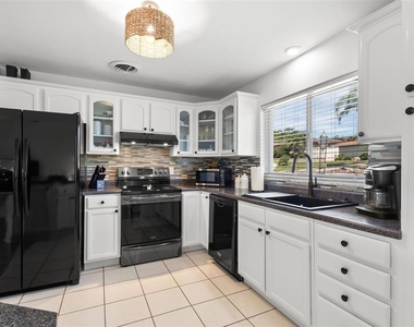 3488 Shady Bluffs Drive - Photo Thumbnail 6