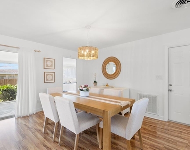 3488 Shady Bluffs Drive - Photo Thumbnail 9