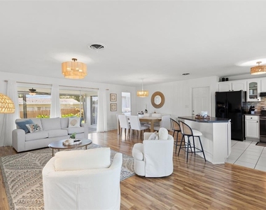 3488 Shady Bluffs Drive - Photo Thumbnail 4