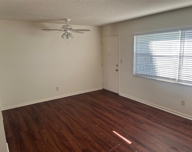 105 11th Avenue - Photo Thumbnail 3