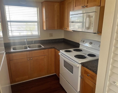 105 11th Avenue - Photo Thumbnail 5