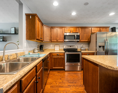 18 Larkspur Lane - Photo Thumbnail 7
