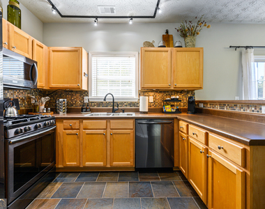 1431 Bay Overlook Drive - Photo Thumbnail 6
