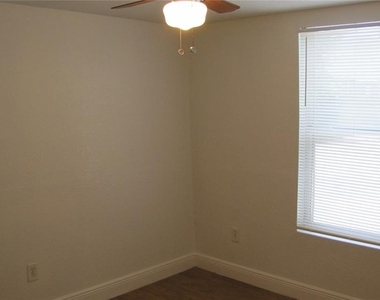 109 E Gladys Street - Photo Thumbnail 6