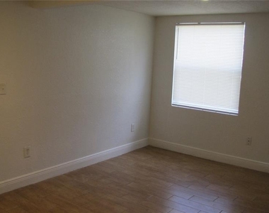 109 E Gladys Street - Photo Thumbnail 1