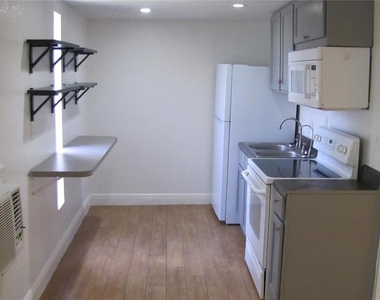 109 E Gladys Street - Photo Thumbnail 4