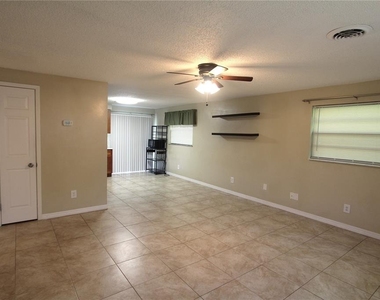 38942 9th Avenue - Photo Thumbnail 4