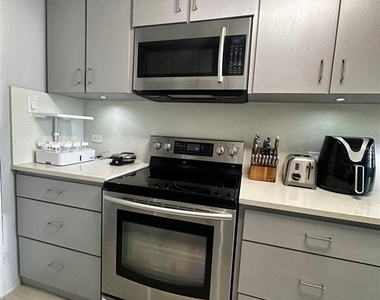 1261 Luis Vigoreaux Avenue - Photo Thumbnail 7
