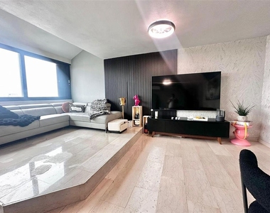1261 Luis Vigoreaux Avenue - Photo Thumbnail 2
