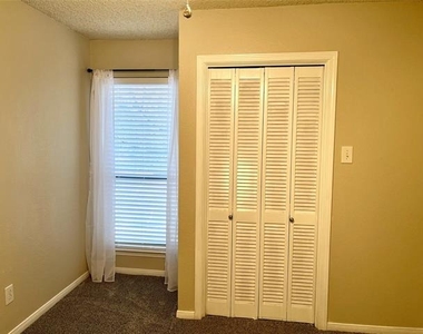 1304 Harwell Drive - Photo Thumbnail 20