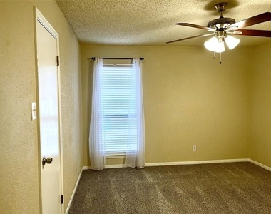 1304 Harwell Drive - Photo Thumbnail 15