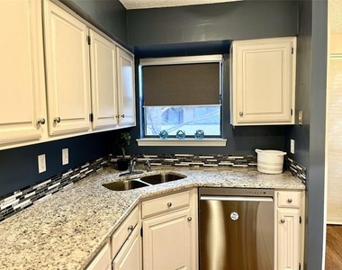 1304 Harwell Drive - Photo Thumbnail 8