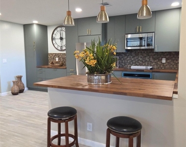 5385 Lakefront Boulevard - Photo Thumbnail 5