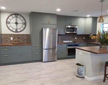 5385 Lakefront Boulevard - Photo Thumbnail 4