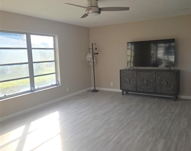 5385 Lakefront Boulevard - Photo Thumbnail 9