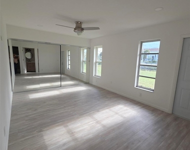 5385 Lakefront Boulevard - Photo Thumbnail 13