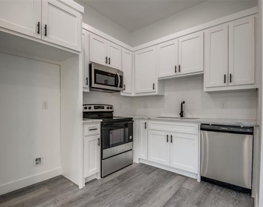 3305 Mineola Street - Photo Thumbnail 4