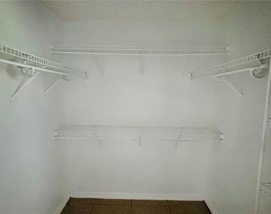 15937 Wilkinson Drive - Photo Thumbnail 8