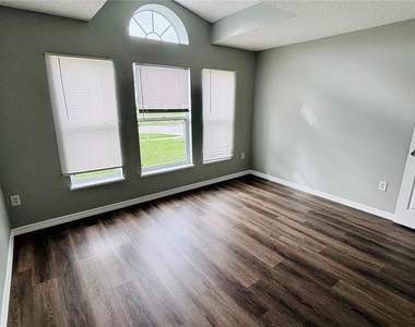 15937 Wilkinson Drive - Photo Thumbnail 10