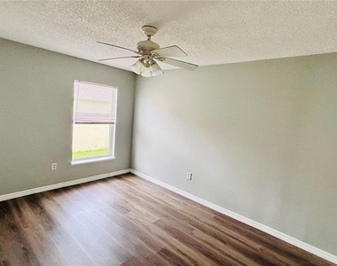 15937 Wilkinson Drive - Photo Thumbnail 11