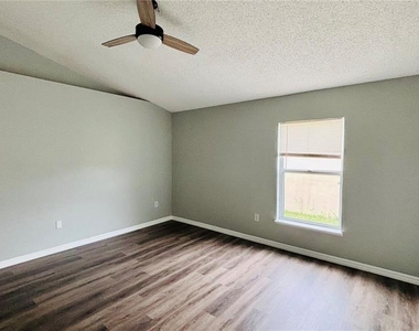 15937 Wilkinson Drive - Photo Thumbnail 5