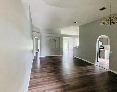 15937 Wilkinson Drive - Photo Thumbnail 4