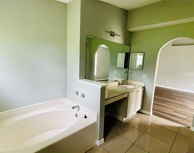 15937 Wilkinson Drive - Photo Thumbnail 7