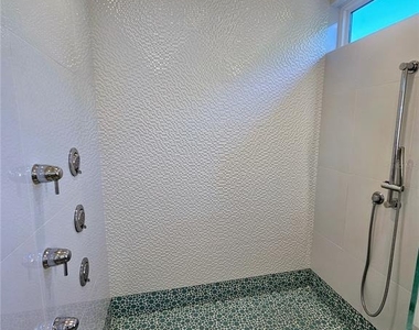 2408 Nassau Street - Photo Thumbnail 12