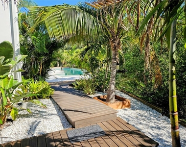 2408 Nassau Street - Photo Thumbnail 7