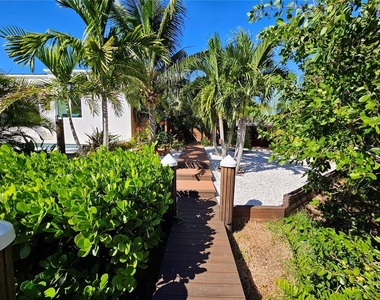 2408 Nassau Street - Photo Thumbnail 2