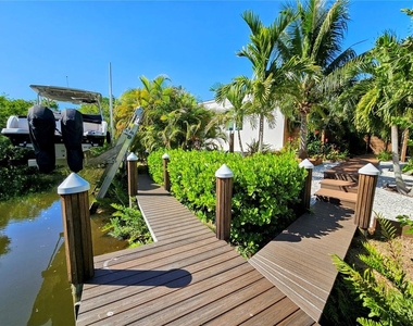 2408 Nassau Street - Photo Thumbnail 1