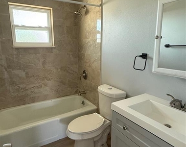 805 Louisville Street - Photo Thumbnail 4