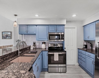 401 Lafitte Street - Photo Thumbnail 12