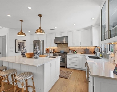 355 Barbarosa Street - Photo Thumbnail 12