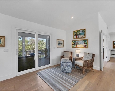 355 Barbarosa Street - Photo Thumbnail 10