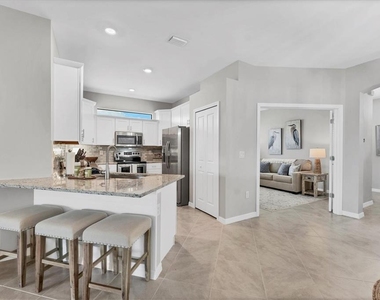 2049 Bonito Way - Photo Thumbnail 17