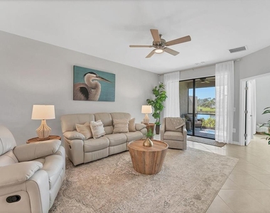2049 Bonito Way - Photo Thumbnail 14
