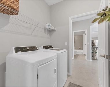 2049 Bonito Way - Photo Thumbnail 34