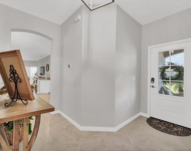 2049 Bonito Way - Photo Thumbnail 11