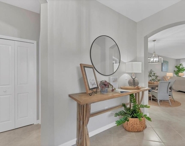 2049 Bonito Way - Photo Thumbnail 10