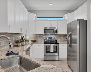 2049 Bonito Way - Photo Thumbnail 19