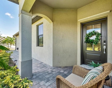 2049 Bonito Way - Photo Thumbnail 9