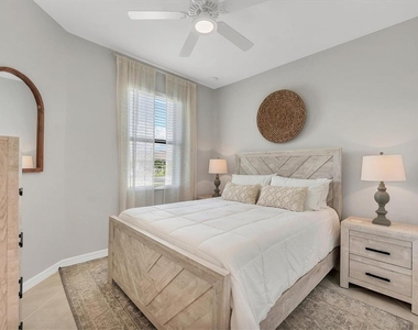 2049 Bonito Way - Photo Thumbnail 31