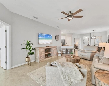 2049 Bonito Way - Photo Thumbnail 16