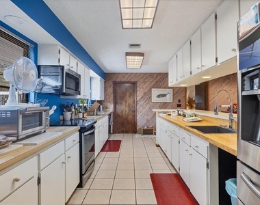 140 Damfino Street - Photo Thumbnail 16