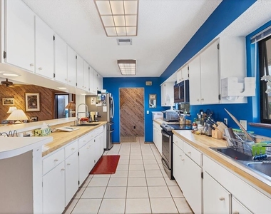 140 Damfino Street - Photo Thumbnail 15