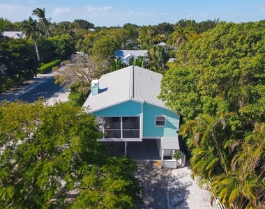 261 Lee Avenue - Photo Thumbnail 4