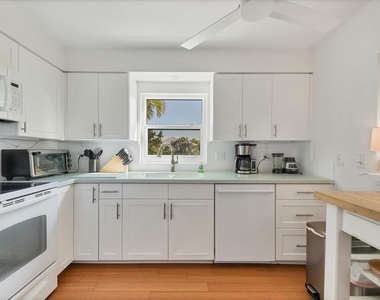261 Lee Avenue - Photo Thumbnail 9