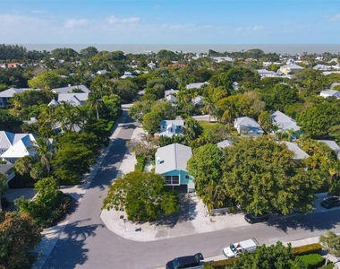 261 Lee Avenue - Photo Thumbnail 3