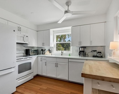 261 Lee Avenue - Photo Thumbnail 7